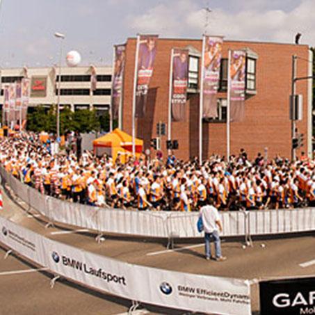 Die abgesperrte Rennstrecke beim Augsburg Stadtlauf.