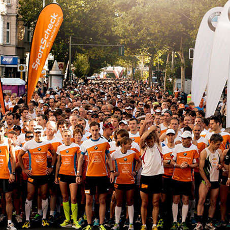 Die Teilnehmer am SportScheck Stadtlauf Berlin kurz vor dem Start.