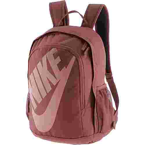 Nike Rucksack Daypack Damen RED SEPIA/BLACK/RUST PINK im Online Shop von SportScheck kaufen Nike Rucksack Daypack Damen RED SEPIA/BLACK/RUST PINK im Online Shop von SportScheck kaufen