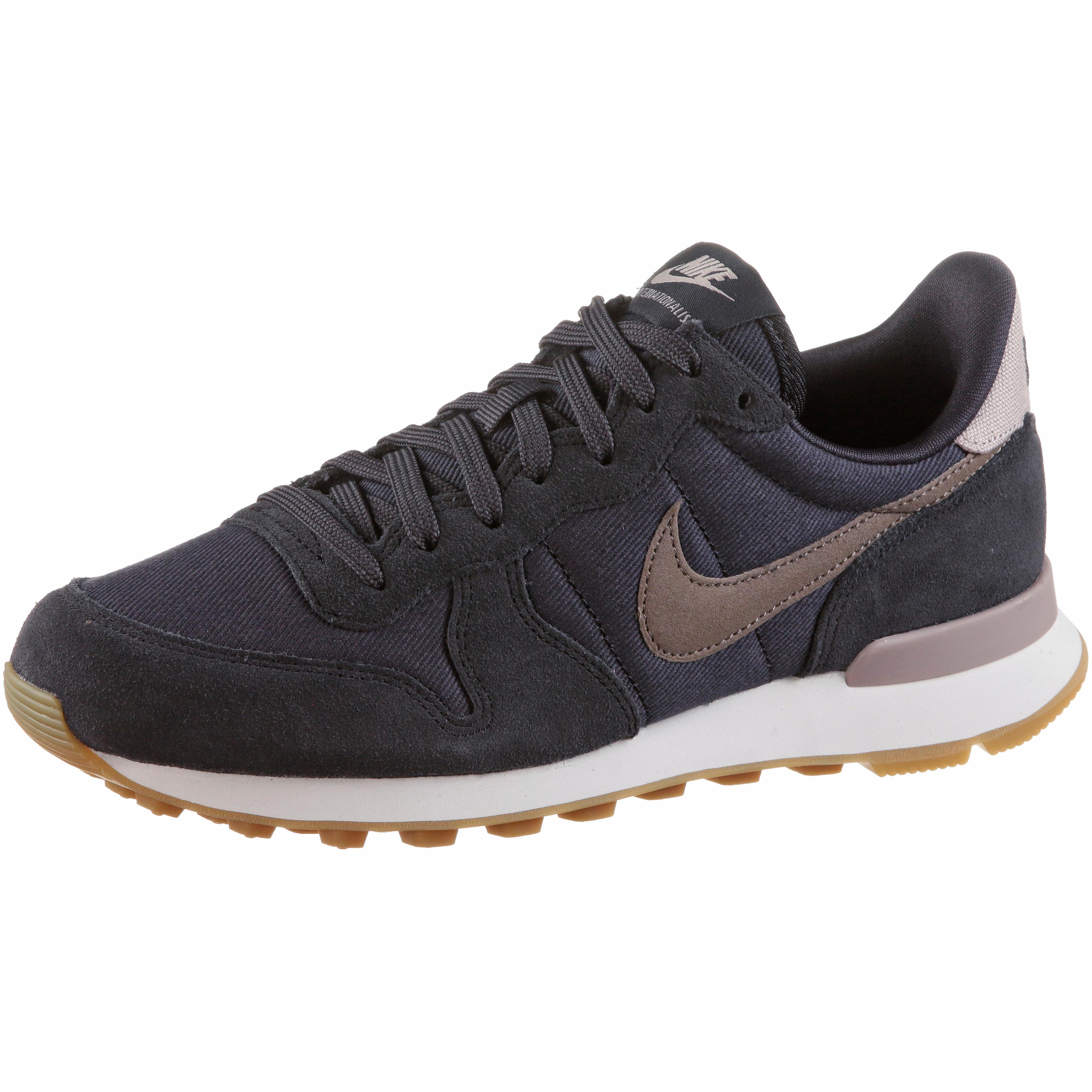 internationalist oil grey