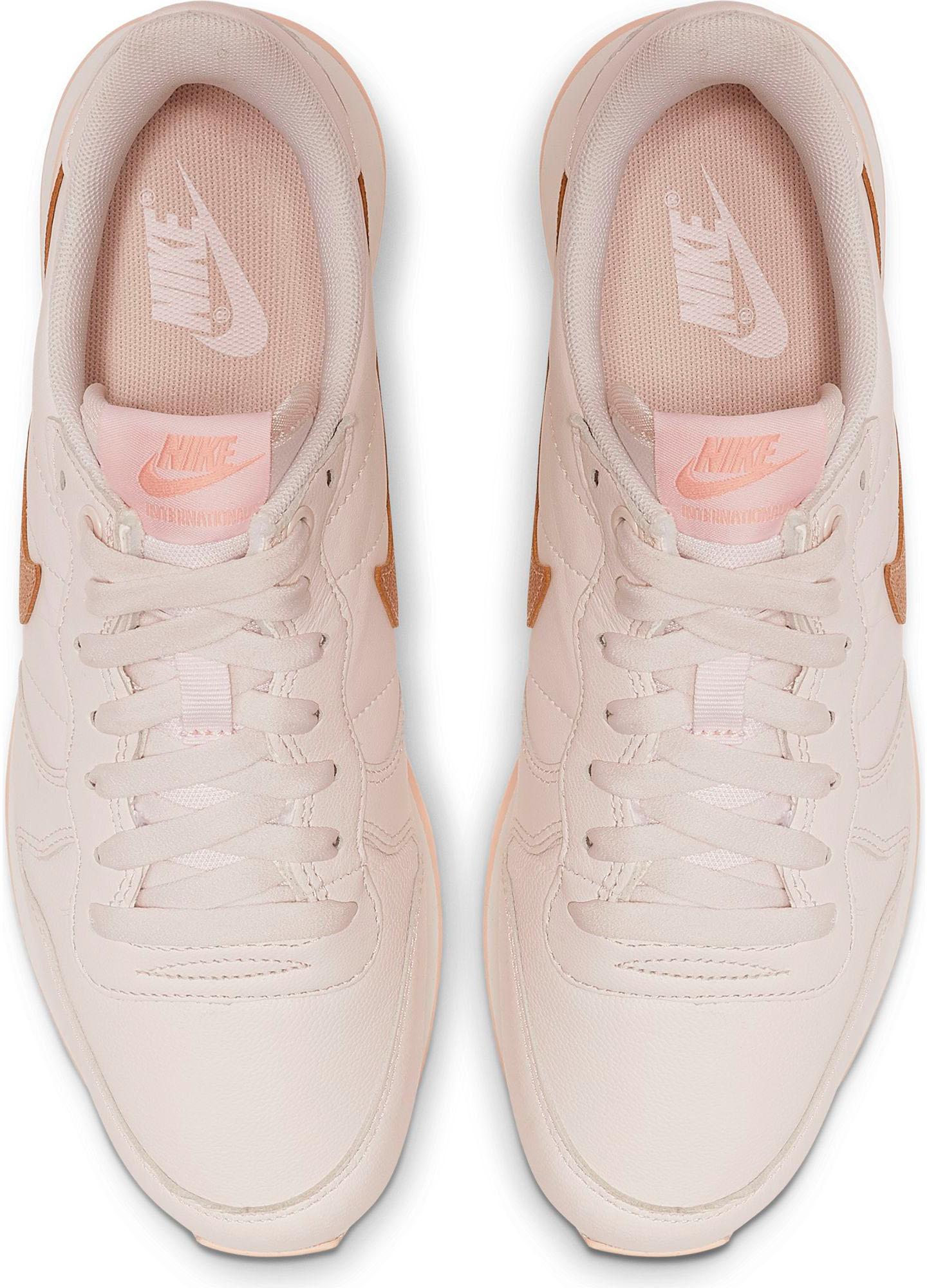nike internationalist light soft pink