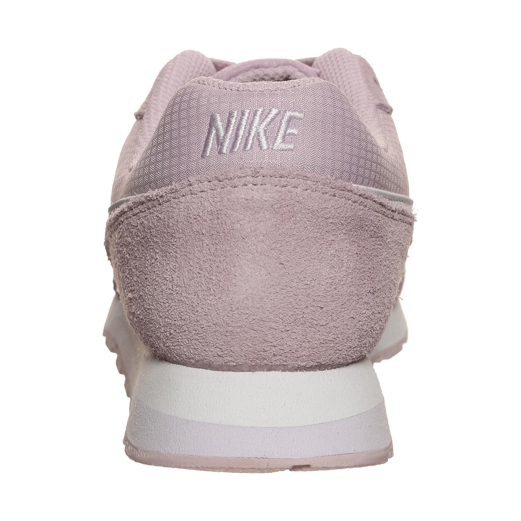 lila nike