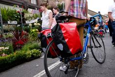 Rückansicht von ORTLIEB BACK-ROLLER CITY Fahrradtasche red-black