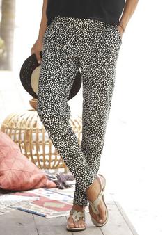 Rückansicht von S.OLIVER Strandhose Stoffhose Damen schwarz-creme-bedruckt