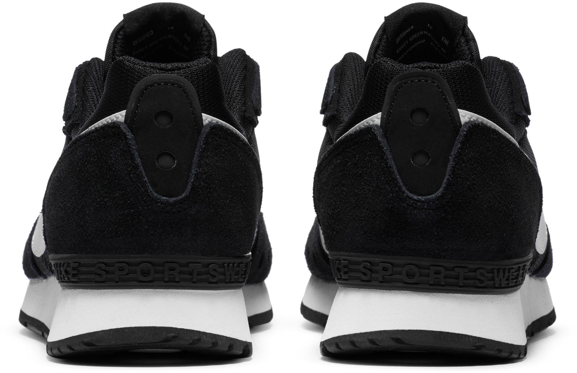 Nike Venture Runner Sneaker Damen black-white-black im Online Shop