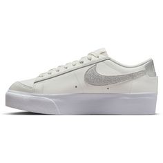 Rückansicht von Nike Blazer Platform Sneaker Damen summit white-metallic silver-sail-white