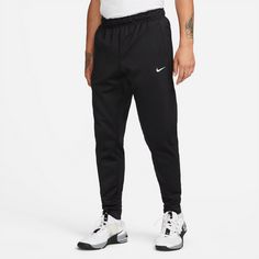 Rückansicht von Nike Taper Trainingshose Herren black-black-white