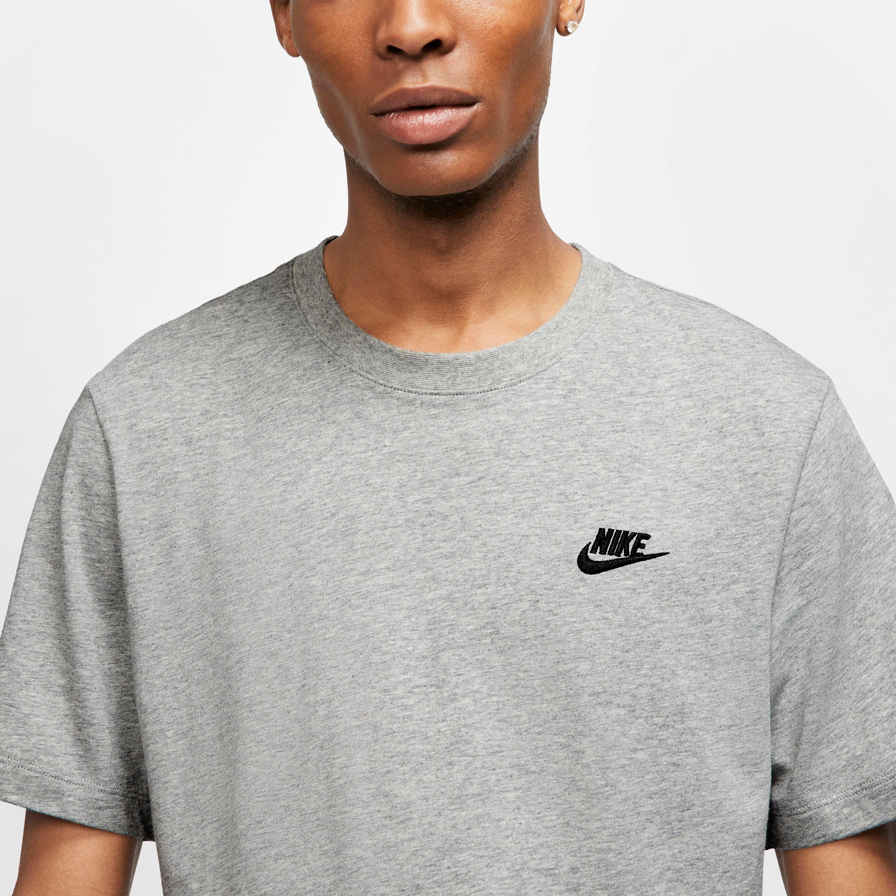 Nike NSW Club T Shirt Herren dark grey heather black im Online Shop von SportScheck kaufen