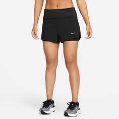 Rückansicht von Nike SWIFT DRI FIT Funktionsshorts Damen black-reflective silv