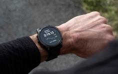 Rückansicht von Garmin EPIX PRO 47 MM Sportuhr schwarz-carbongrau titan