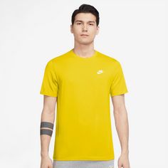 Rückansicht von Nike NSW Club T-Shirt Herren lightening