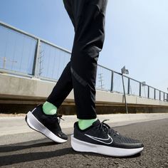 Rückansicht von Nike Interact Run Laufschuhe Herren black-white-anthracite