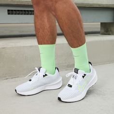 Rückansicht von Nike Interact Run Laufschuhe Herren white-volt-wolf grey-black