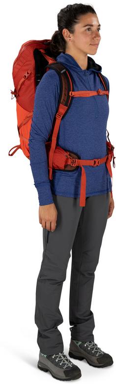 Rückansicht von Osprey Tempest Pro 30 Wanderrucksack Damen mars orange