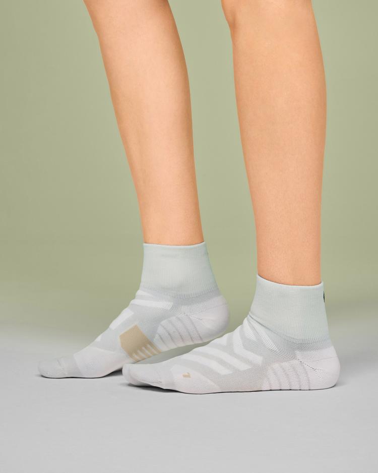 On On PERFORMANCE MID SOCK Socken Damen - glacier-dew - 0 | SportScheck