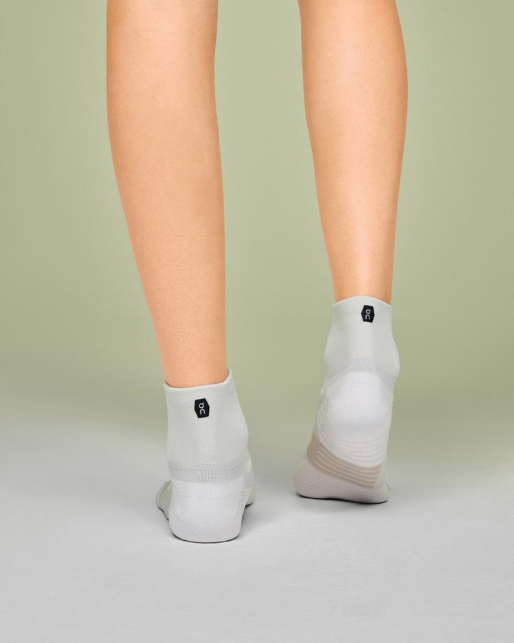 On On PERFORMANCE MID SOCK Socken Damen - glacier-dew - 2 | SportScheck