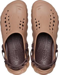 Rückansicht von Crocs Echo Clog Sandalen latte