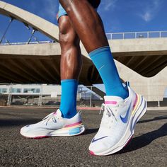 Rückansicht von Nike Invincible 3 Laufschuhe Herren white-deep royal blue-photon dust