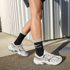 Rückansicht von Nike Runinspo Sneaker Damen white-metallic silver-smoke grey-black