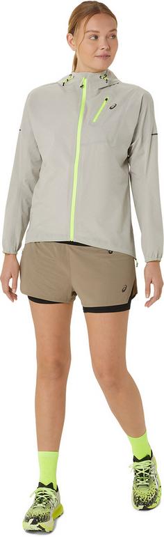 Rückansicht von ASICS FUJITRAIL Laufjacke Damen oatmeal