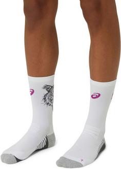 Rückansicht von ASICS PERFORMANCE RUN CREW Laufsocken brillant white-bold magenta