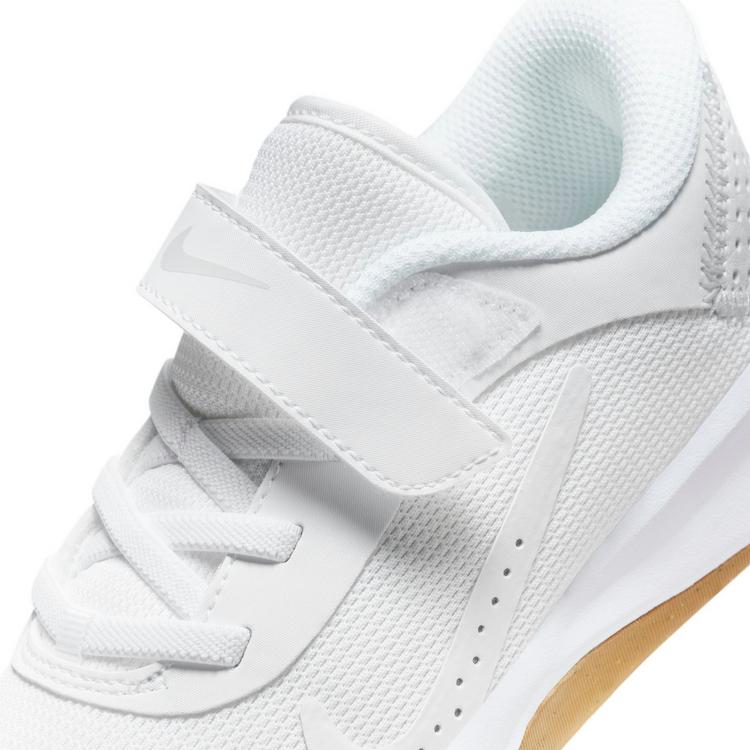 Nike Nike OMNI MULTI-COURT PS Hallenschuhe Kinder - white-white-pure platinum-lt smoke grey - 6 | SportScheck