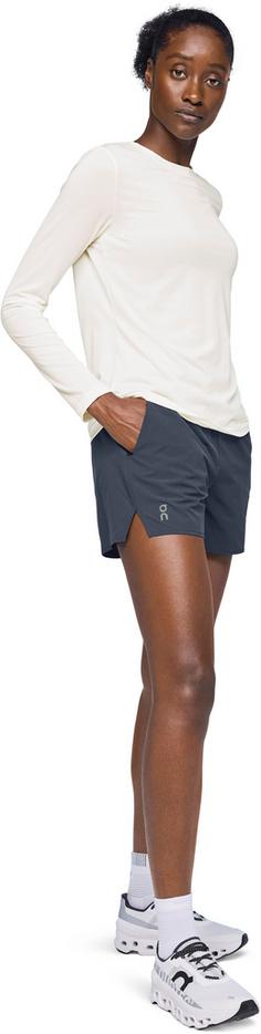 Rückansicht von On Essential Shorts Funktionsshorts Damen navy