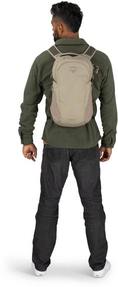 Rückansicht von Osprey Rucksack Daylite Daypack concrete tan