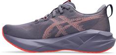 Rückansicht von ASICS NOVABLAST 5 Laufschuhe Damen greyish purple-coral reef