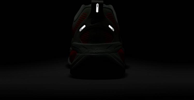 Nike Nike VOMERO 18 Laufschuhe Herren - barely green-metallic silver - 8 | SportScheck