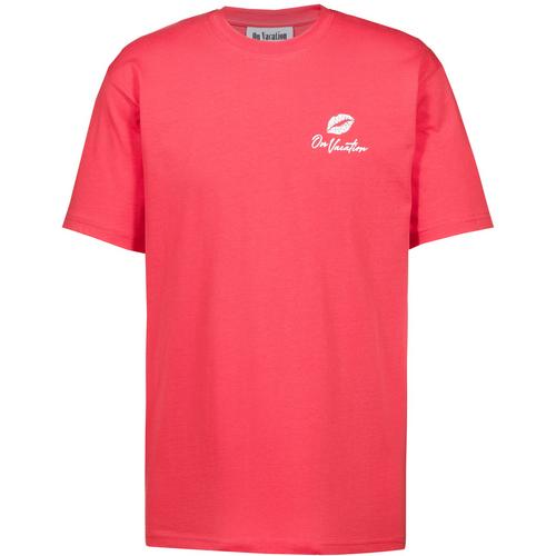 ON VACATION Kiss Me T-Shirt