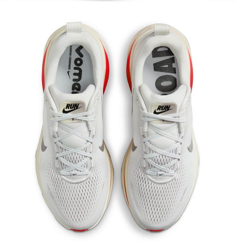 Nike Nike VOMERO 18 Laufschuhe Herren - platinum tint-mtlc pewter-siren red - 0 | SportScheck