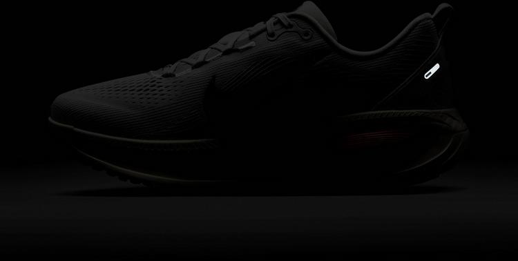 Nike Nike VOMERO 18 Laufschuhe Herren - platinum tint-mtlc pewter-siren red - 6 | SportScheck