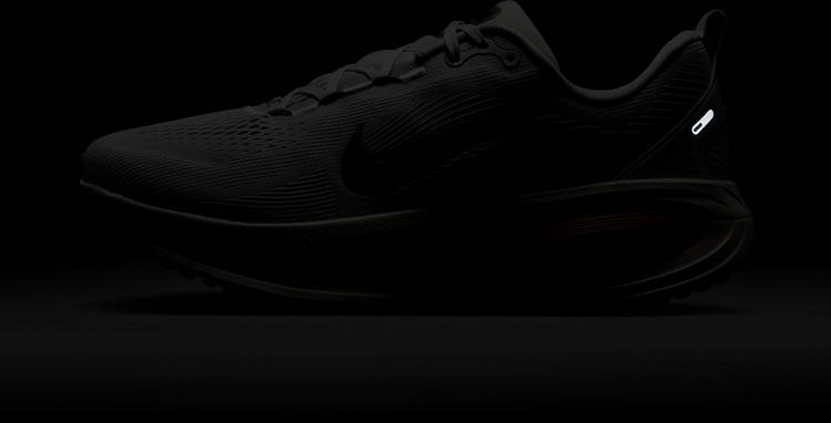 Nike Nike VOMERO 18 Laufschuhe Herren - platinum tint-mtlc pewter-siren red - 7 | SportScheck