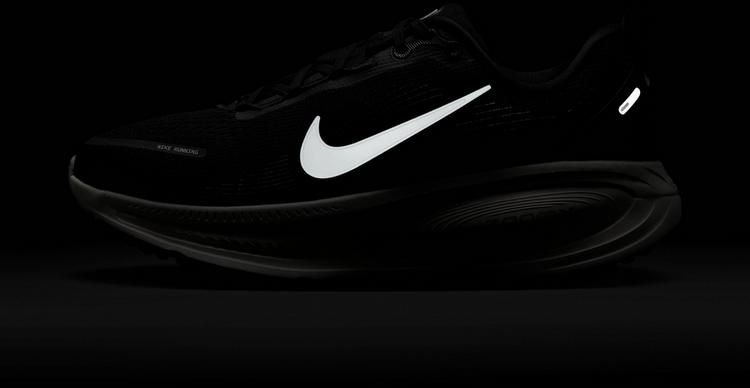 Nike Nike Vomero 18 Laufschuhe Damen - black-summit white-coconut milk - 7 | SportScheck