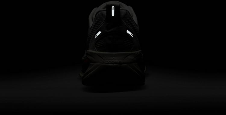 Nike Nike VOMERO 18 Laufschuhe Herren - platinum tint-mtlc pewter-siren red - 8 | SportScheck