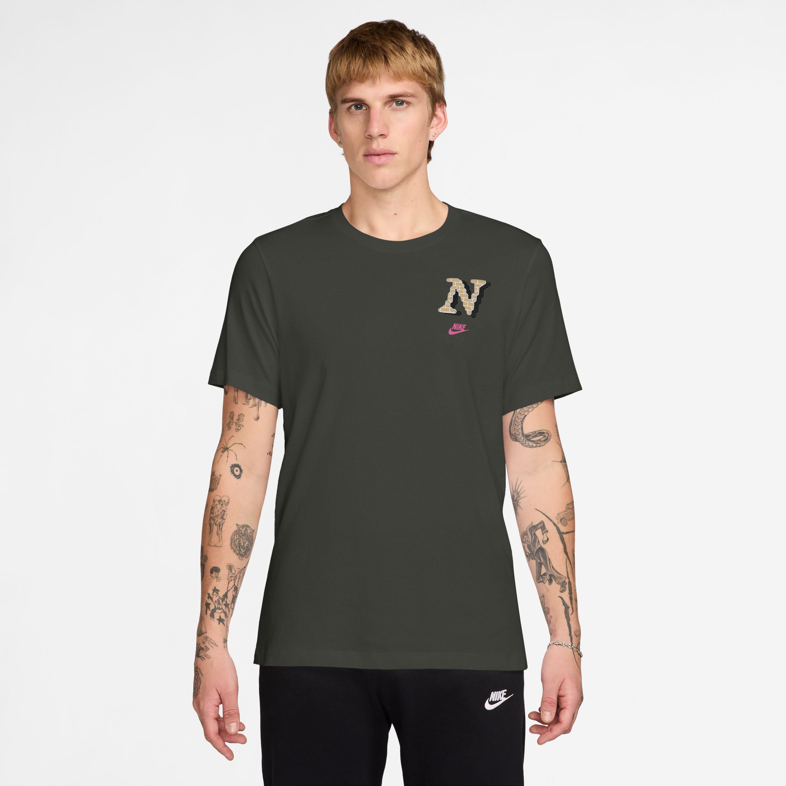 Thumbnail - Nike Club Neo Varsity T-Shirt Herren