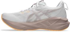 Rückansicht von ASICS NOVABLAST 5 Laufschuhe Damen white-fawn