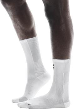 Rückansicht von On Performance Sock High Laufsocken white-glacier