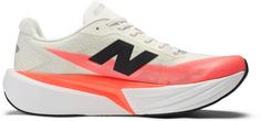 Rückansicht von NEW BALANCE Fuelcell Rebel V 5 Laufschuhe Herren urgent red