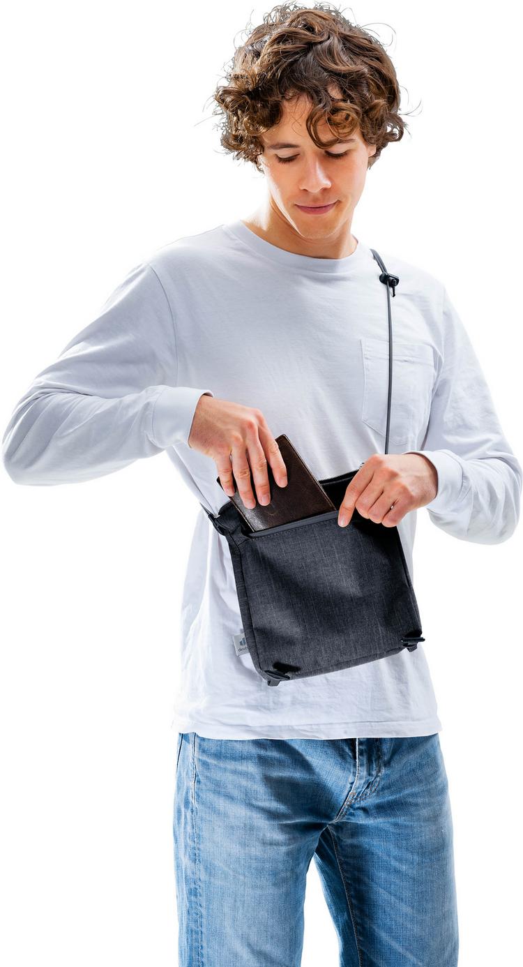 Deuter Deuter Walker 24 Daypack - black - 1 | SportScheck