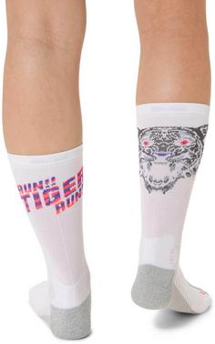 Rückansicht von ASICS PERFORMANCE RUN Laufsocken brilliant white-flash red-edo purple