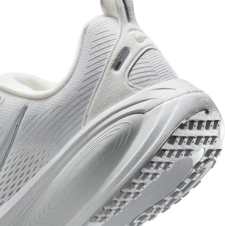 Nike Nike VOMERO 18 Laufschuhe Damen - white-metallic silver-photon dust - 5 | SportScheck
