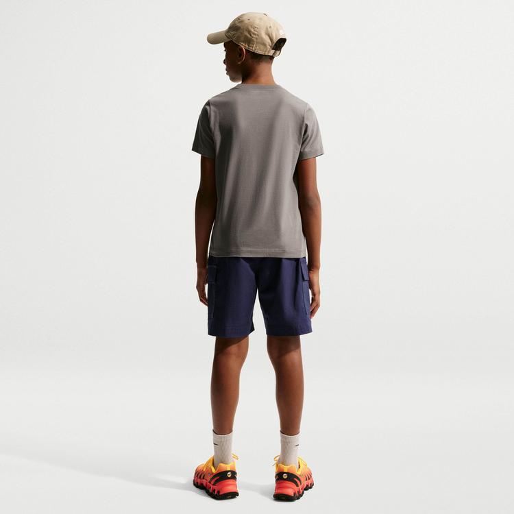 Nike Nike NSW FUTURA T-Shirt Kinder - cave stone - 1 | SportScheck