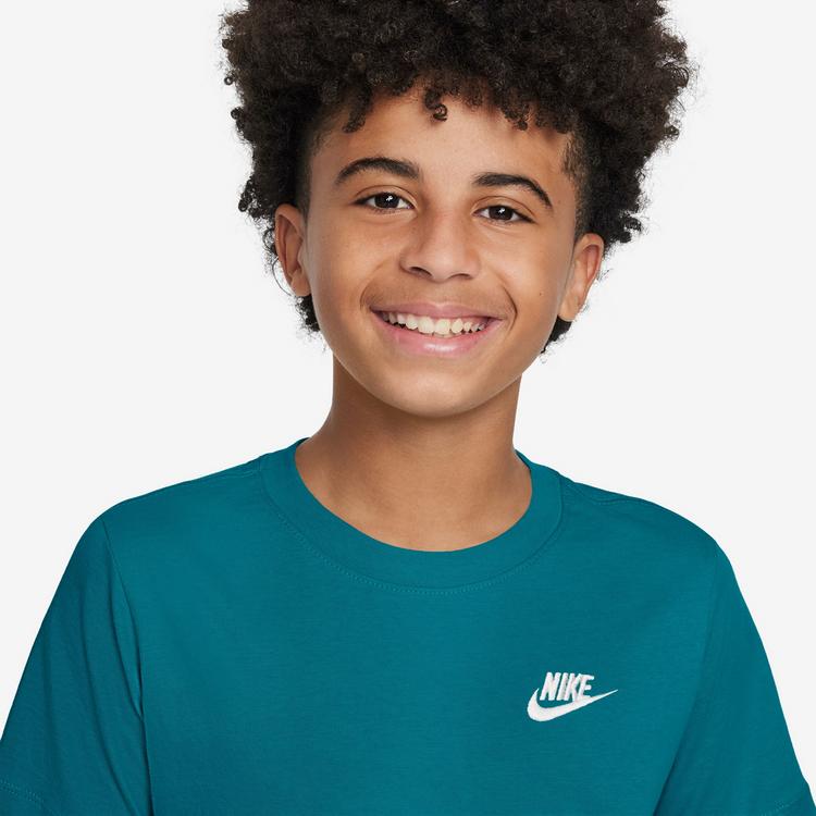 Nike Nike NSW FUTURA T-Shirt Kinder - bright spruce - 2 | SportScheck