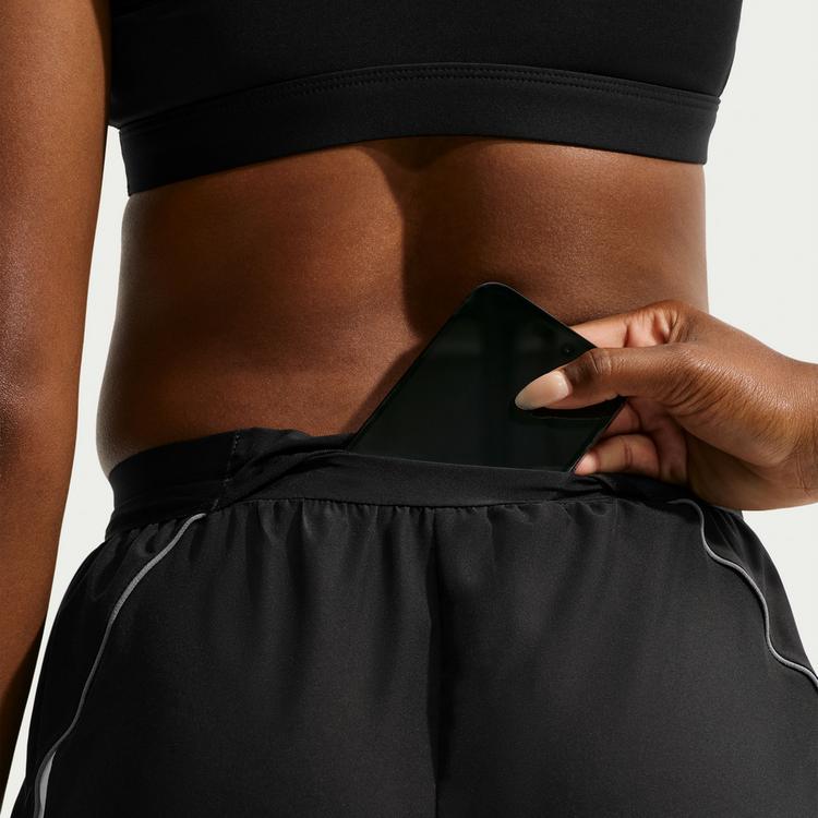 Nike Nike SWOOSH Laufshorts Damen - black-white-cool grey - 5 | SportScheck
