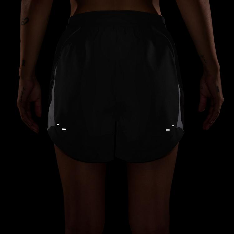 Nike Nike SWOOSH Laufshorts Damen - black-white-cool grey - 6 | SportScheck