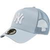 New Era Essential Trucker New York Yankees Cap Herren - light blue