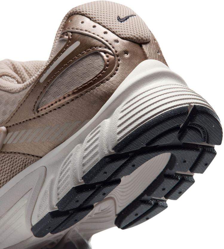 Nike Nike V5 RNR PRM Sneaker Damen - sanddrift-off noir-blur-lt orewood - 5 | SportScheck