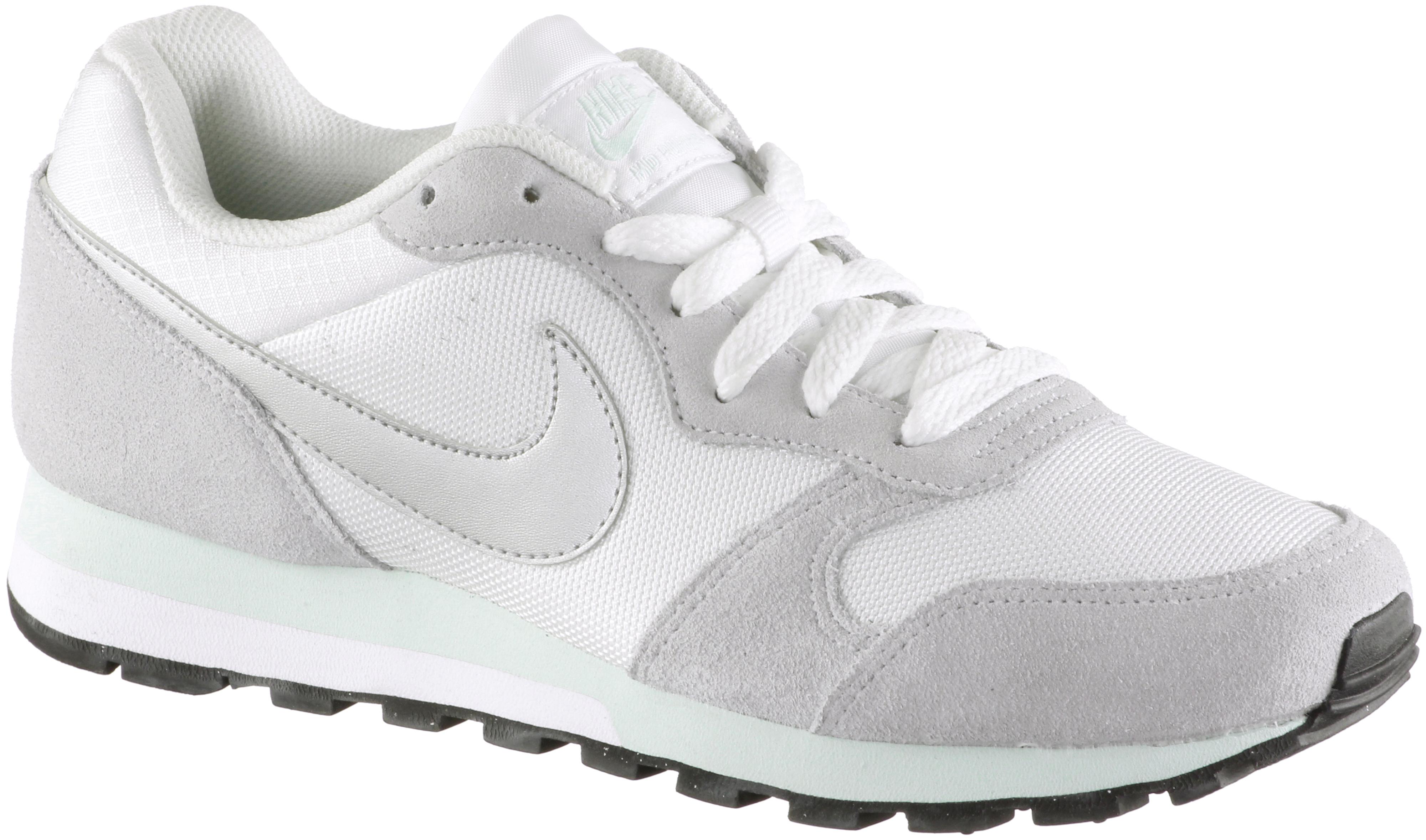 Nike MD Runner 2 Sneaker Damen white mtllc silver fiberglass im Online Shop von SportScheck kaufen